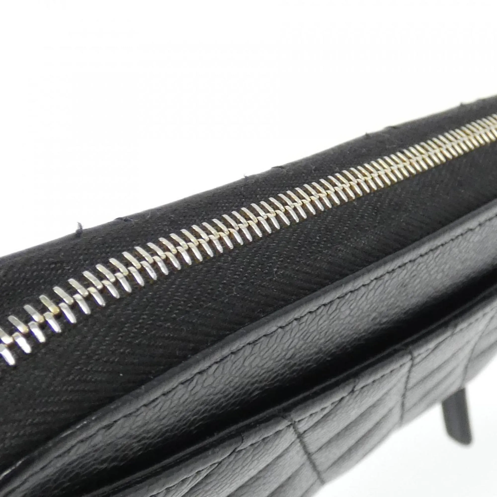 Chanel  gold Caviar Leather Long Wallet (Bi-Fold) (Pre-Owned)