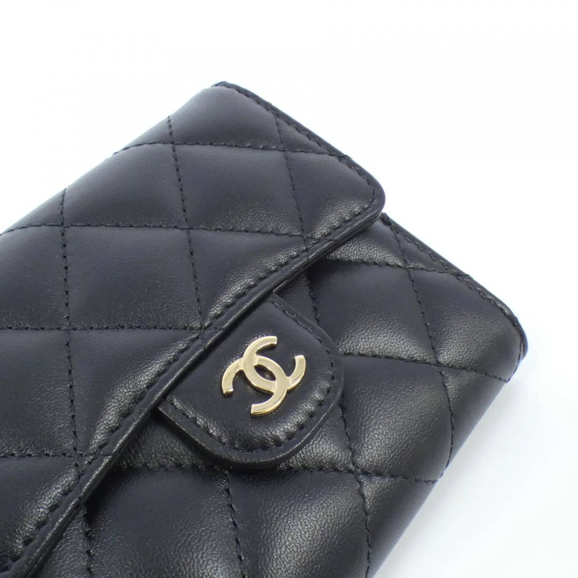 Chanel  gold Leather Wallet (Tri-Fold) (Pre-Owned)