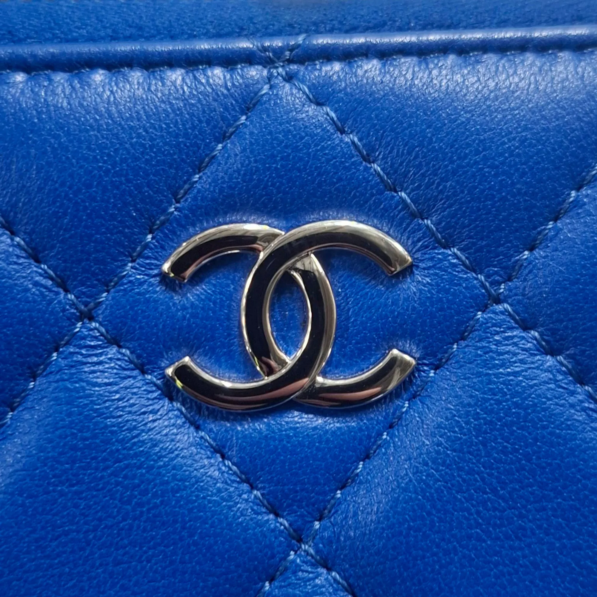 Chanel Interlocking CC Logo Continental Wallet in Blue Leather