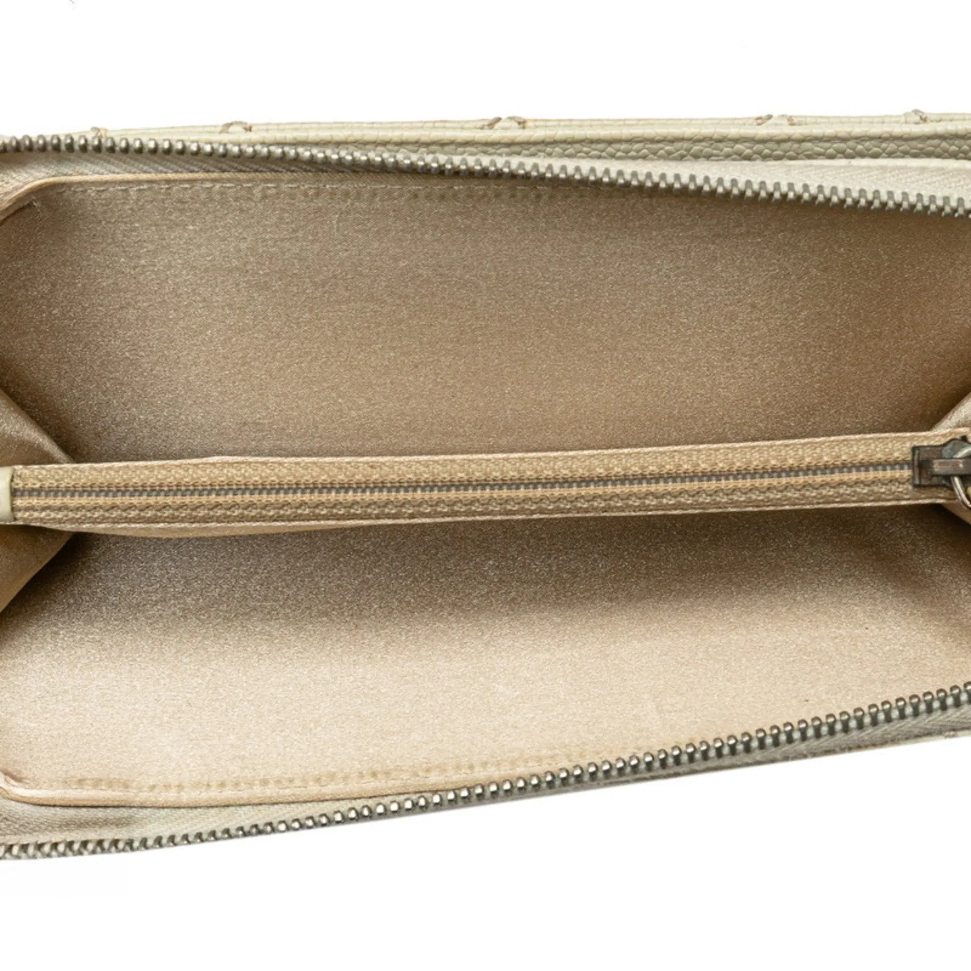 Chanel ivory Leather Long Wallet (Bi-Fold) (Pre-Owned)