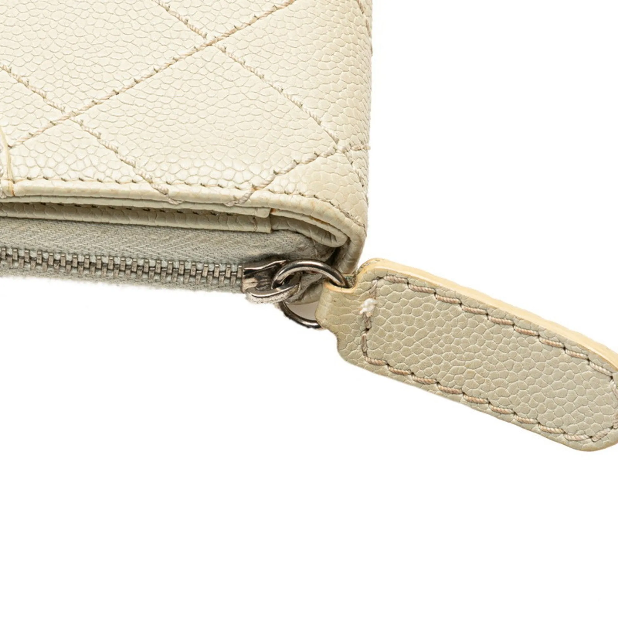 Chanel ivory Leather Long Wallet (Bi-Fold) (Pre-Owned)