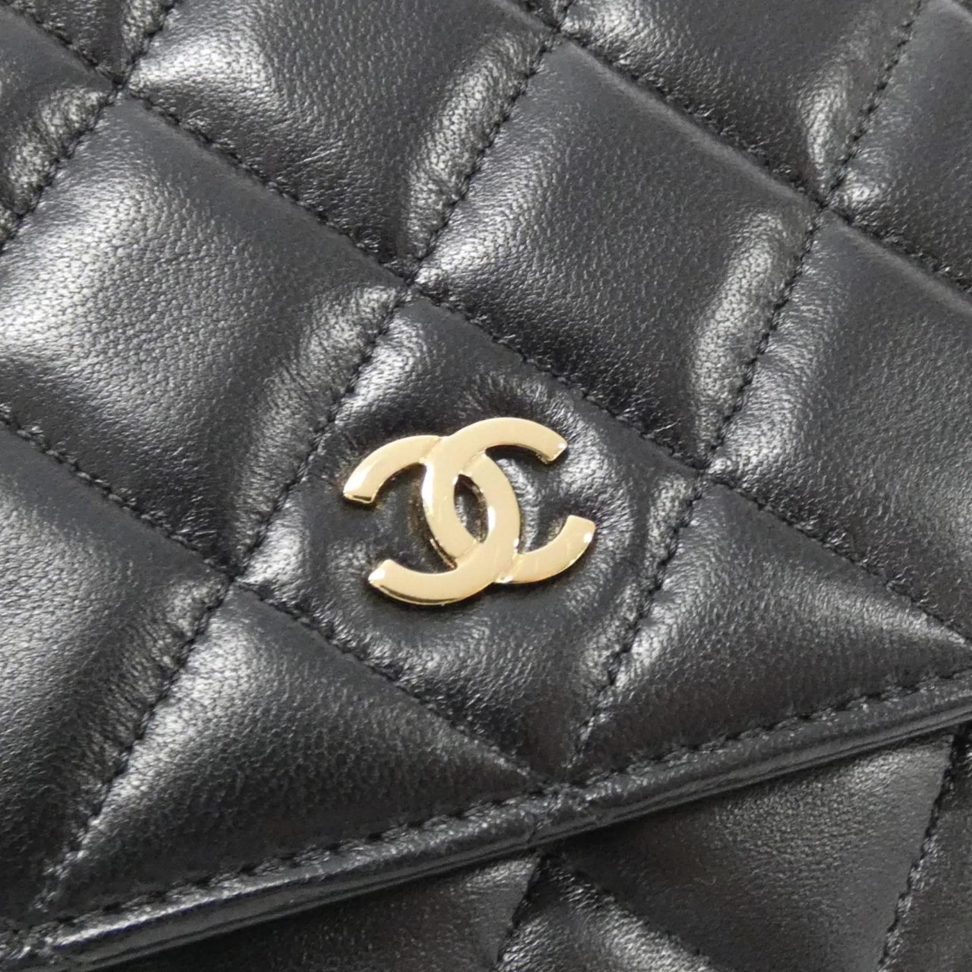 Chanel  Leather Chain/Shoulder Wallet (Pre-Owned)