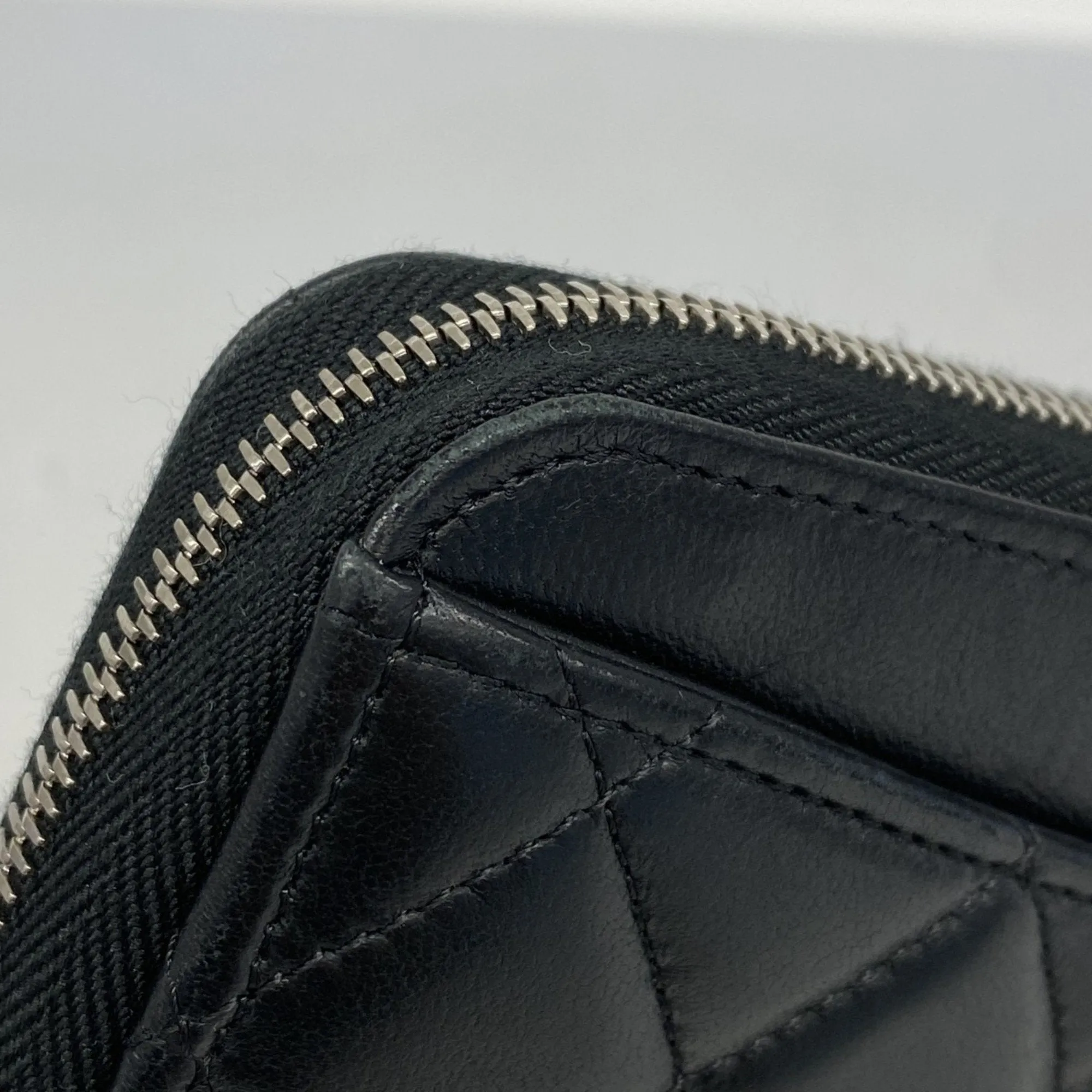 Chanel Leather Long Wallet (Bi-Fold) (Pre-Owned)