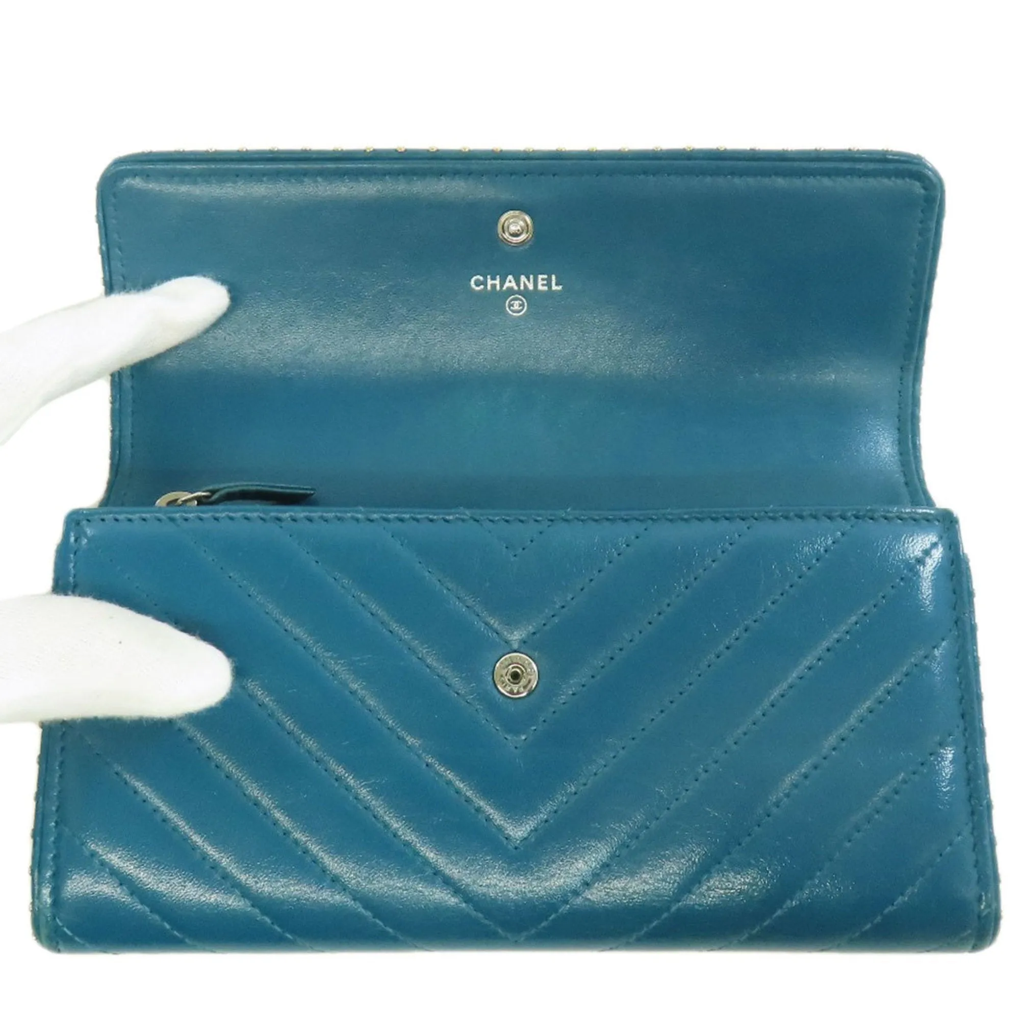 Chanel V-Stich Leather Wallet (Pre-Owned)
