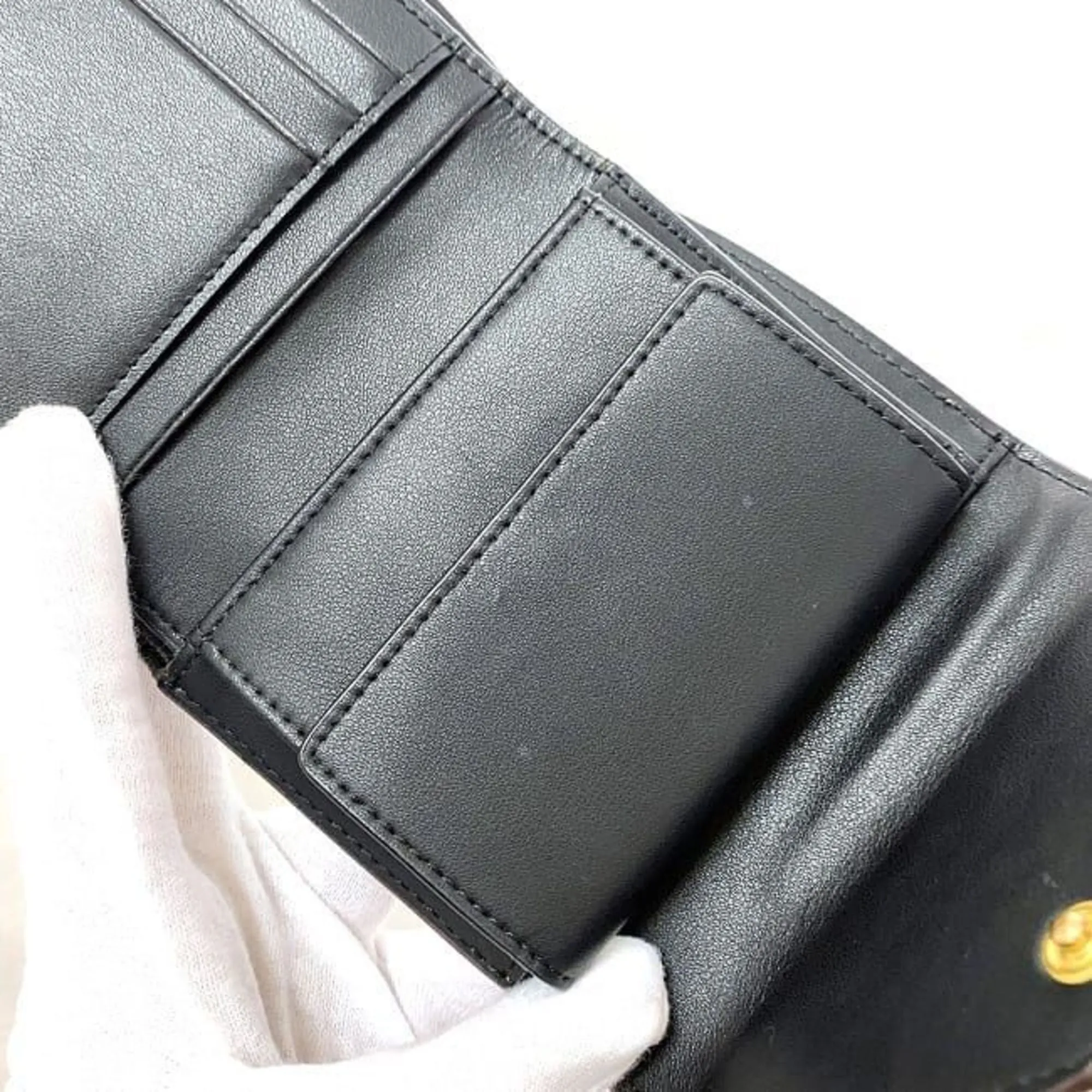 Cline Leather Wallet (Pre-Owned)