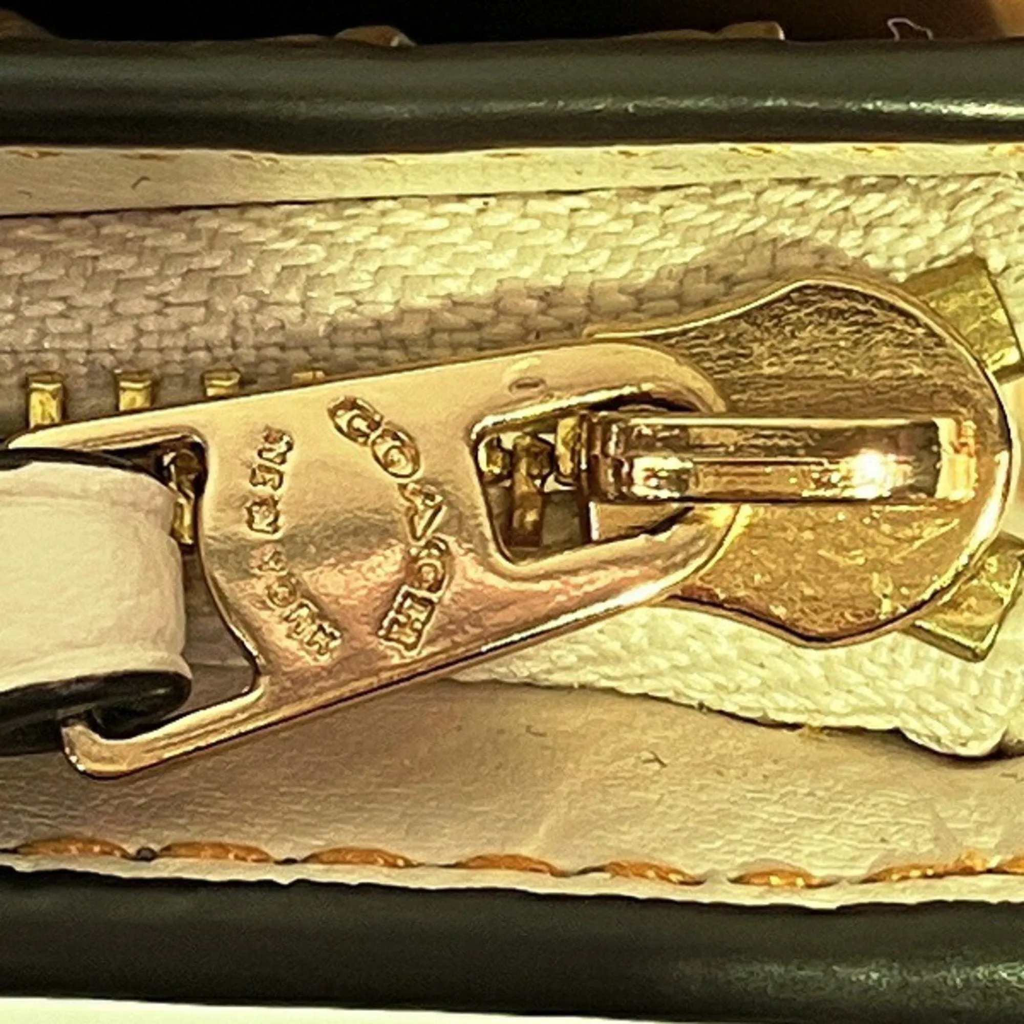 Coach Pvc Coin Purse/Coin Case (Pre-Owned)