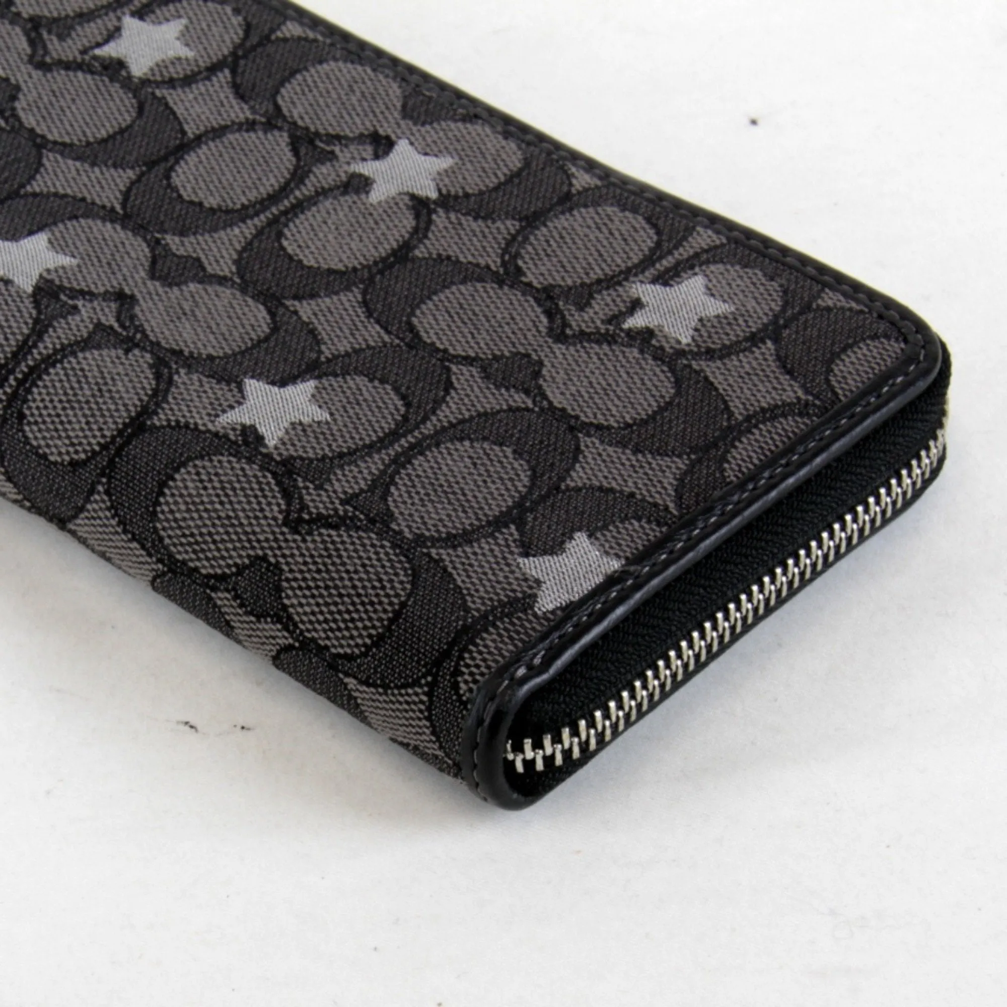 Coach Signature Signature Line Long Wallet (Bi-Fold) (Pre-Owned)