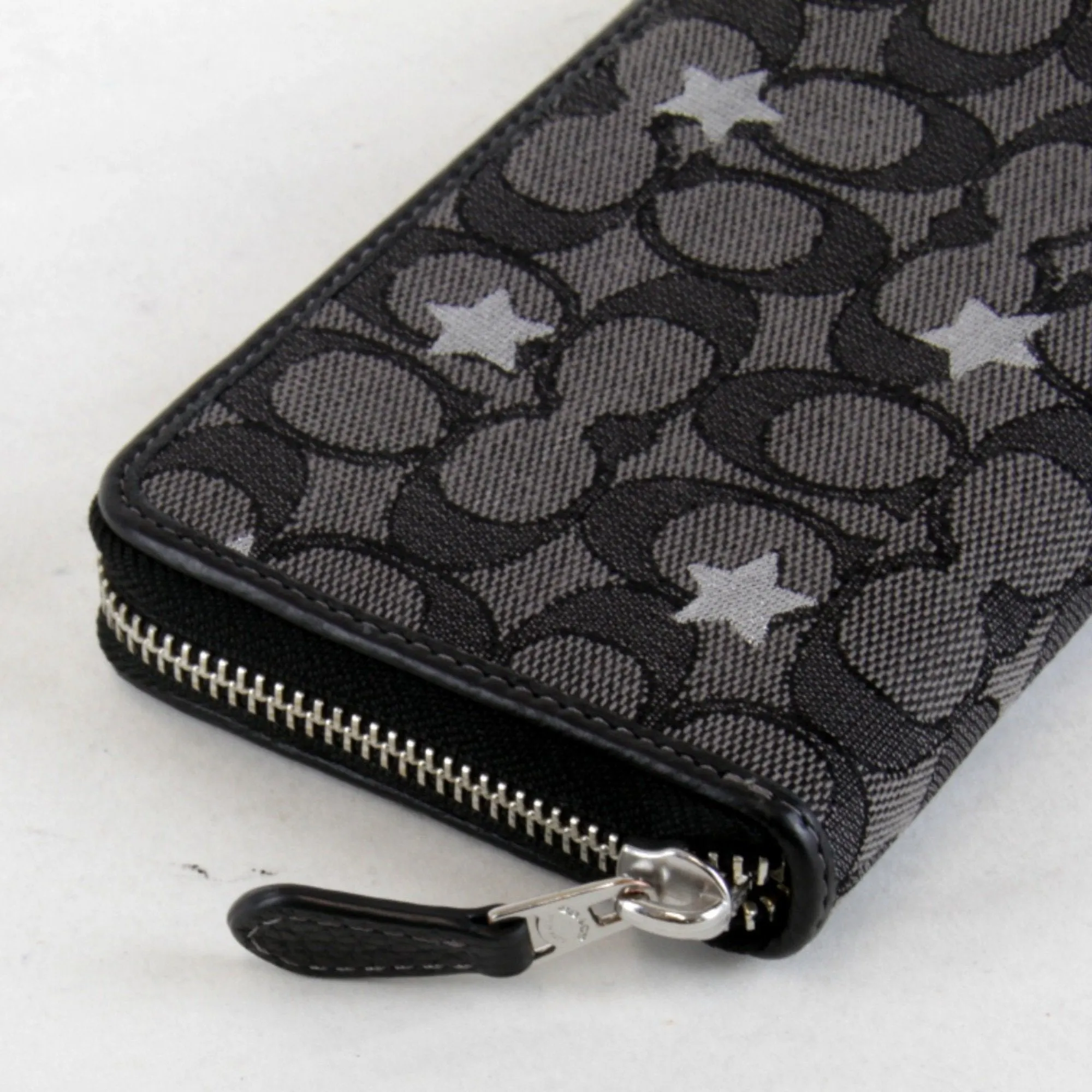 Coach Signature Signature Line Long Wallet (Bi-Fold) (Pre-Owned)