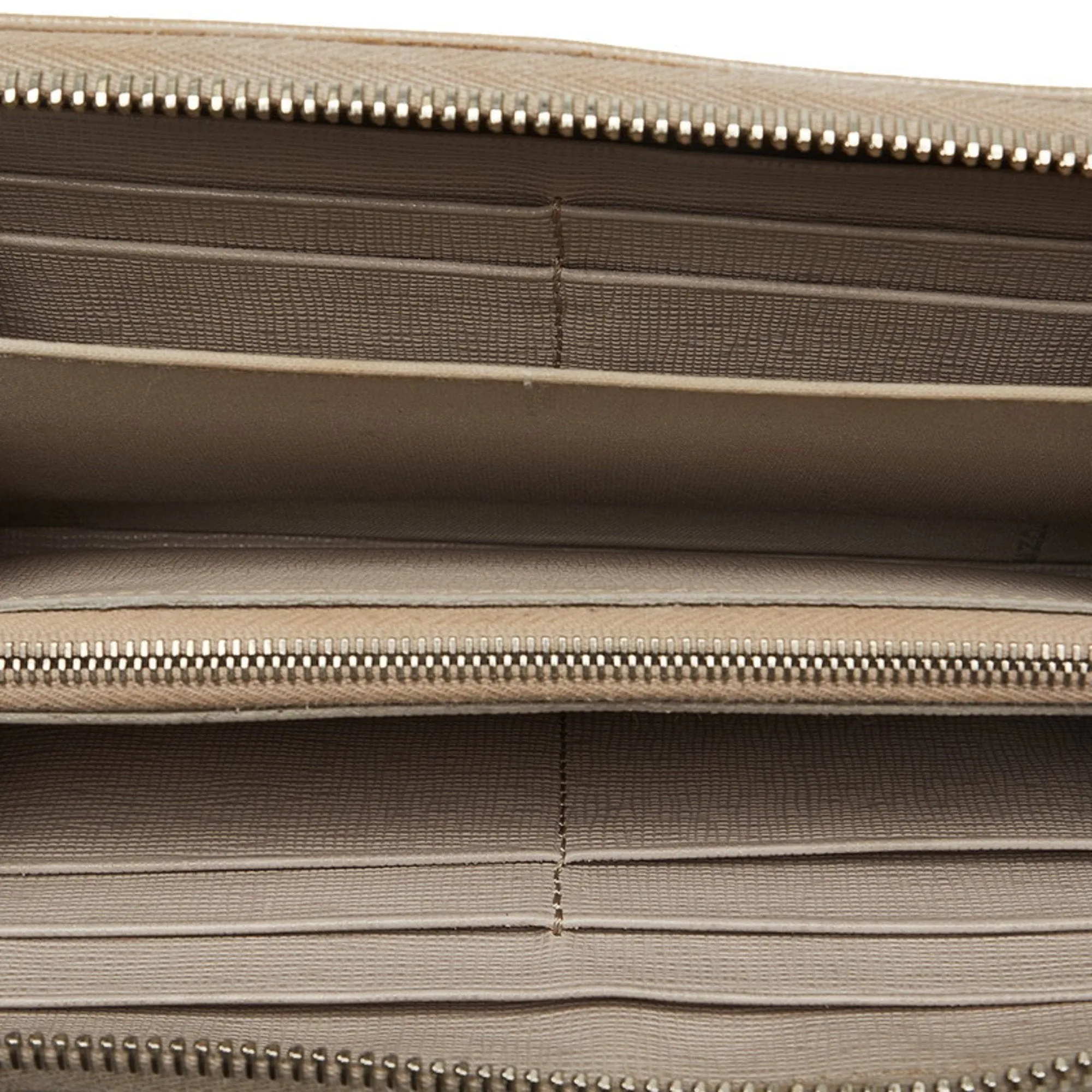 Fendi Leather Long Wallet (Bi-Fold) (Pre-Owned)