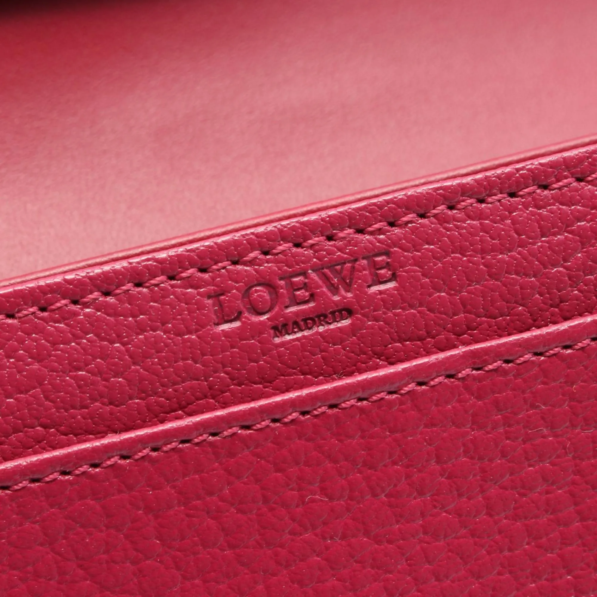 Loewe pink Leather Wallet (Bi-Fold) (Pre-Owned)