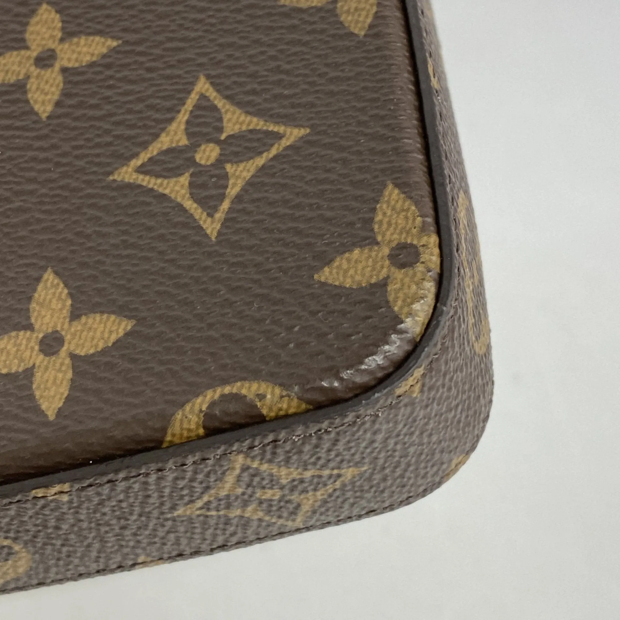 Louis Vuitton pink Chain/Shoulder Wallet (Pre-Owned)