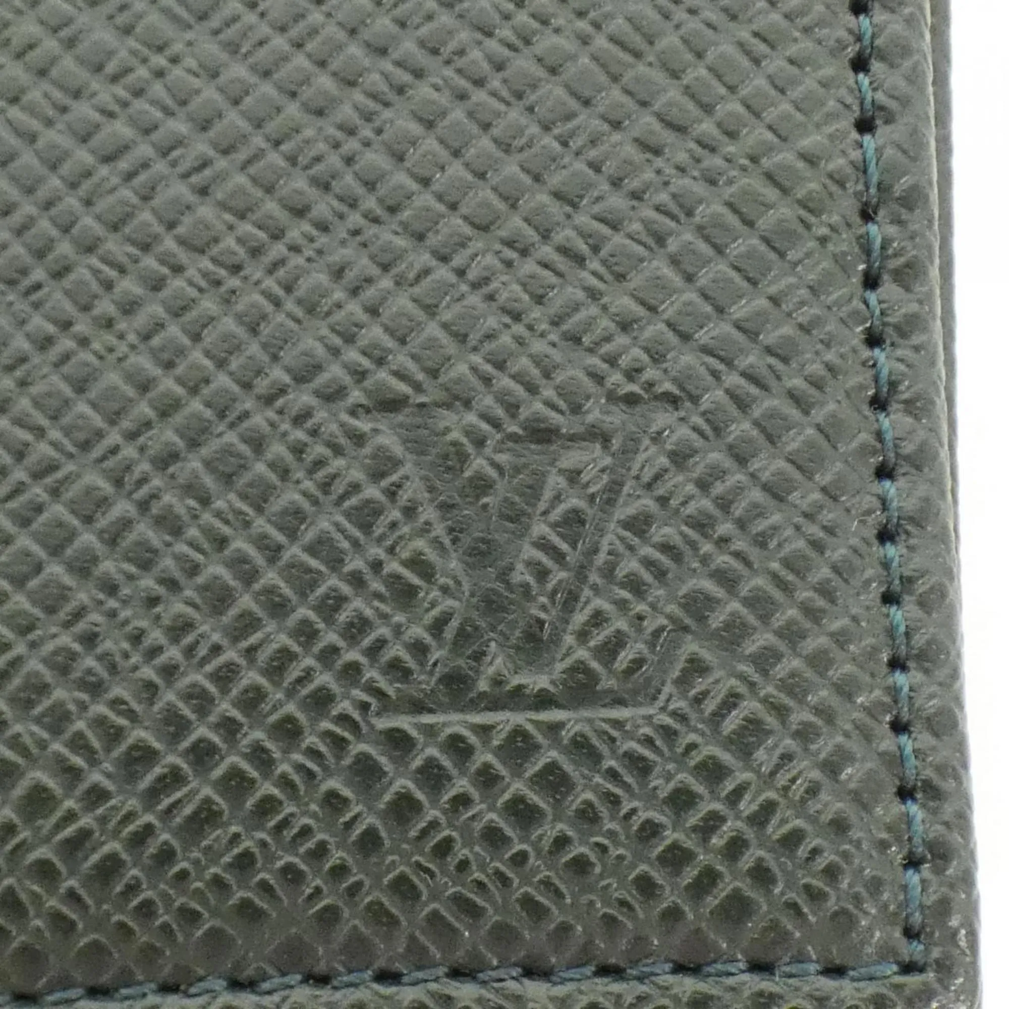 Louis Vuitton Taiga Leather Coin Purse/Coin Case (Pre-Owned)