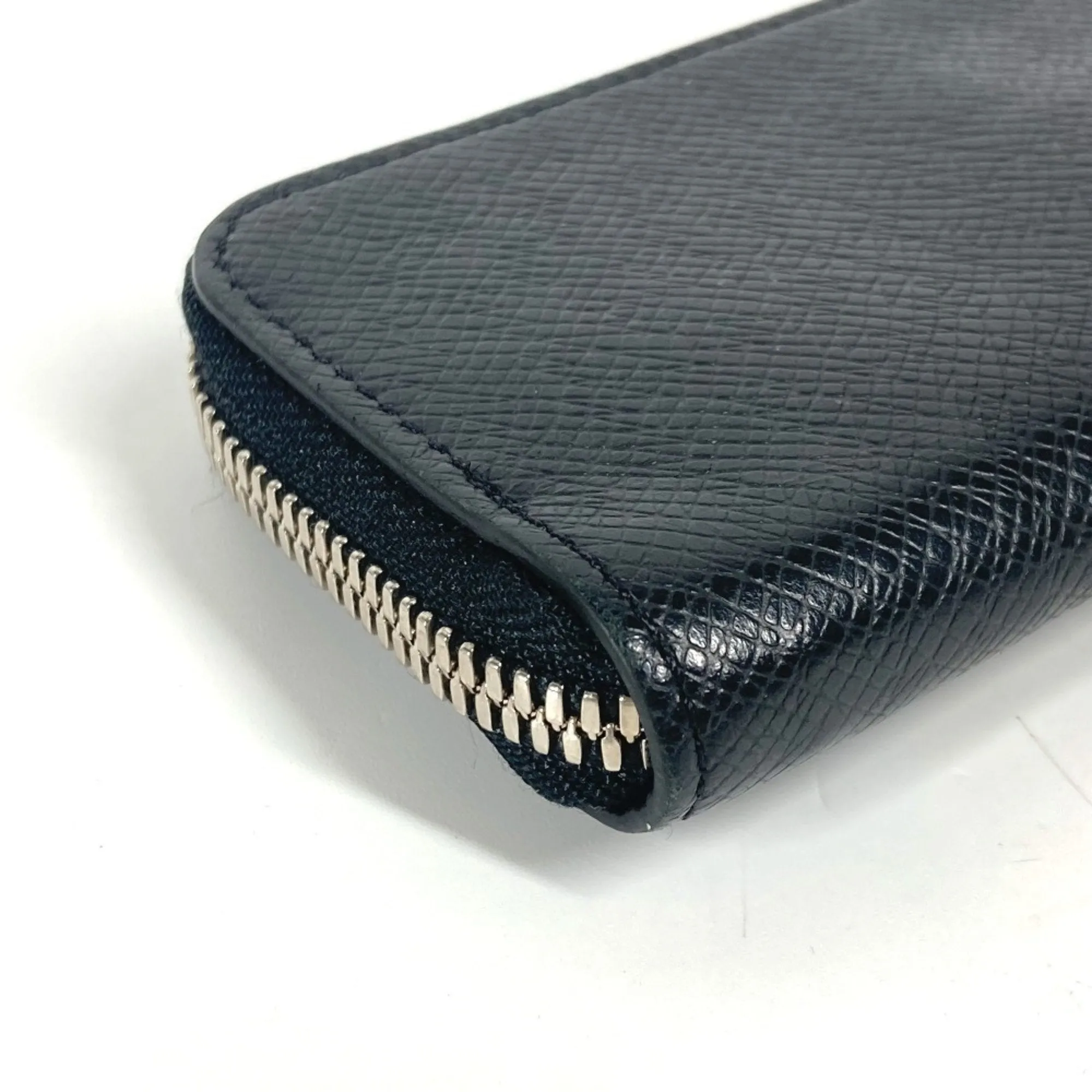Louis Vuitton Taiga Leather Coin Purse/Coin Case (Pre-Owned)