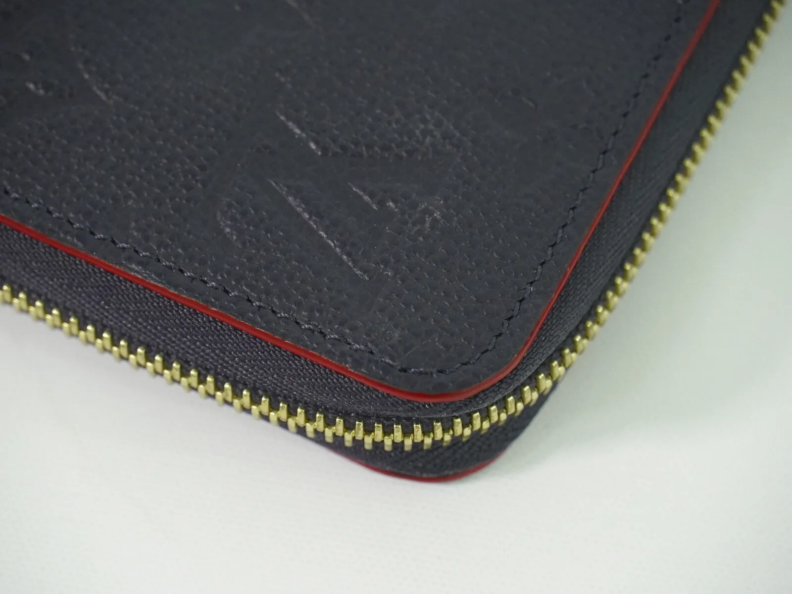 Louis Vuitton Zippy Wallet Leather Wallet (Pre-Owned)