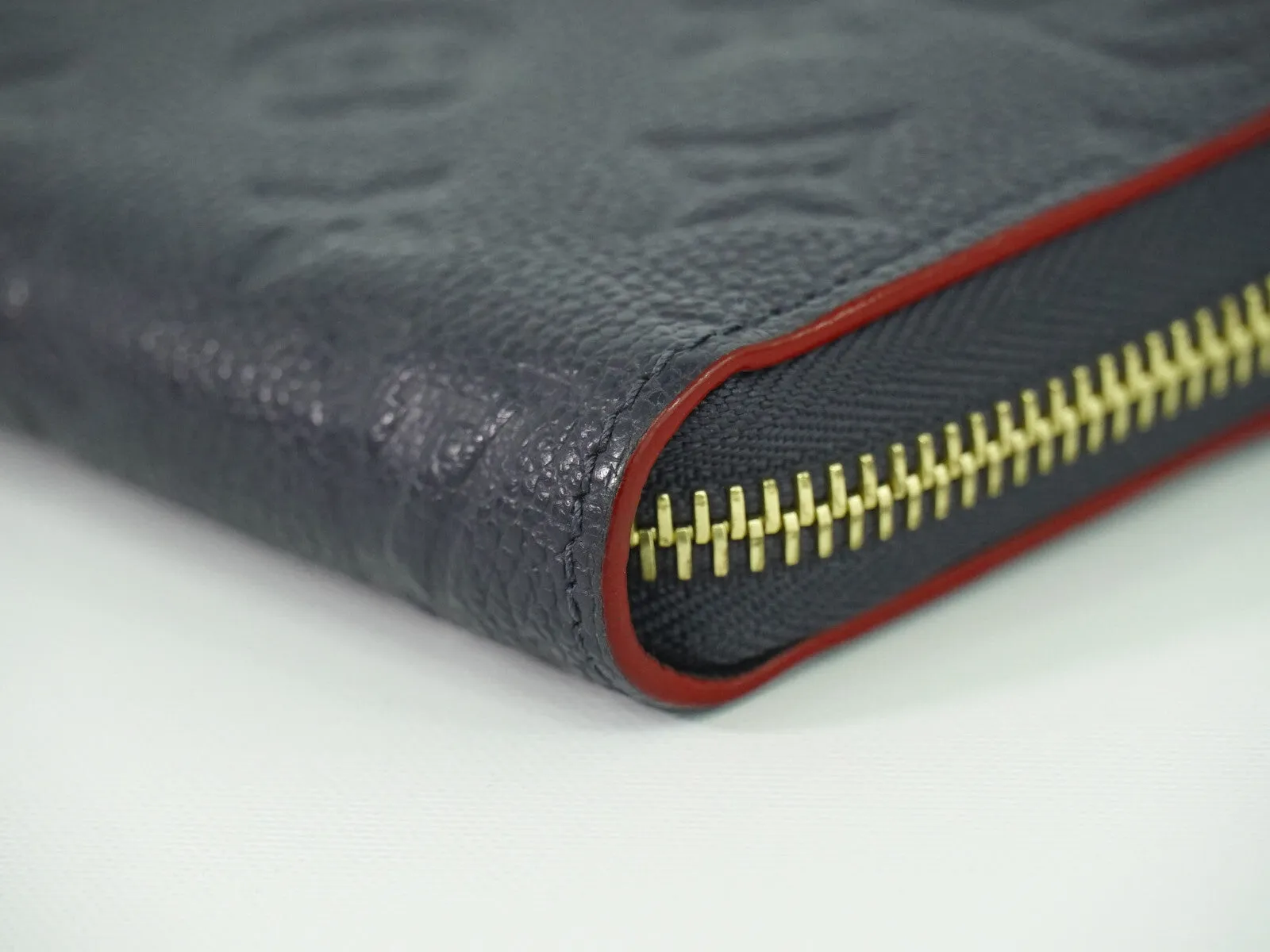 Louis Vuitton Zippy Wallet Leather Wallet (Pre-Owned)