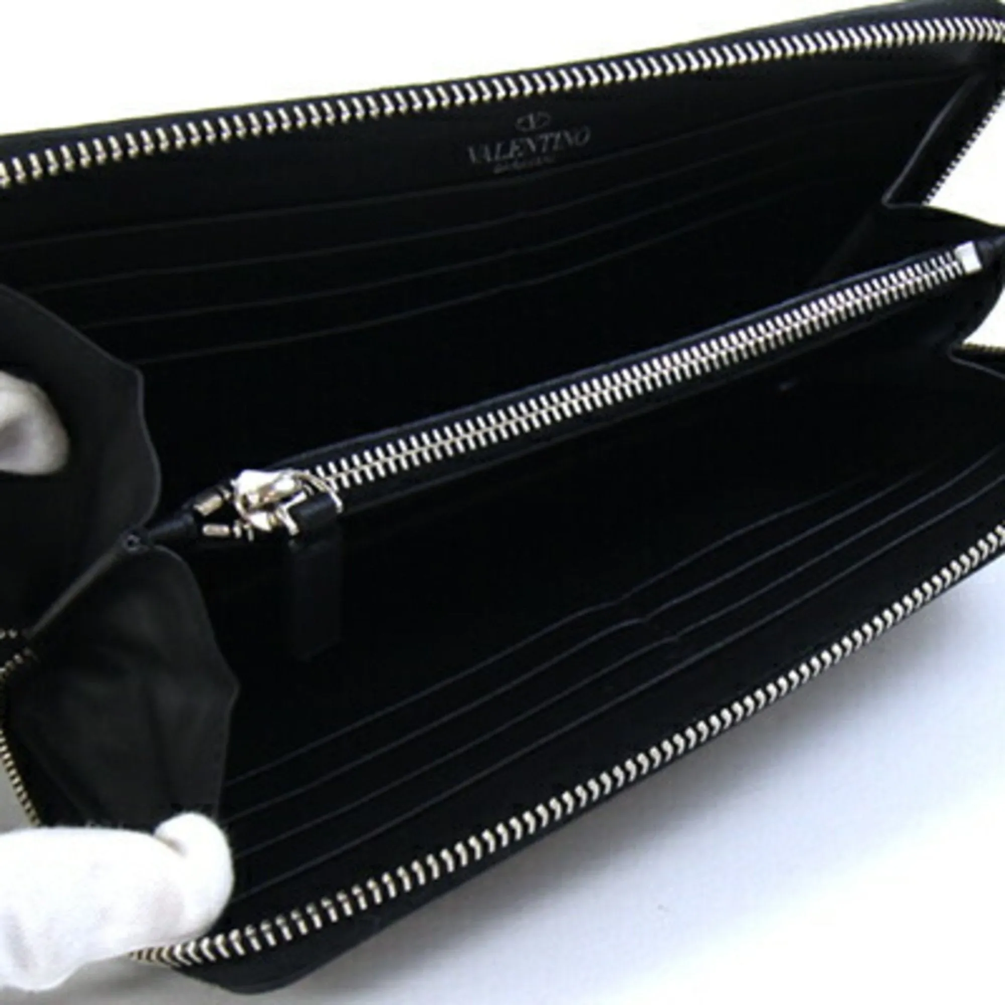 Valentino Garavani Leather Long Wallet (Bi-Fold) (Pre-Owned)